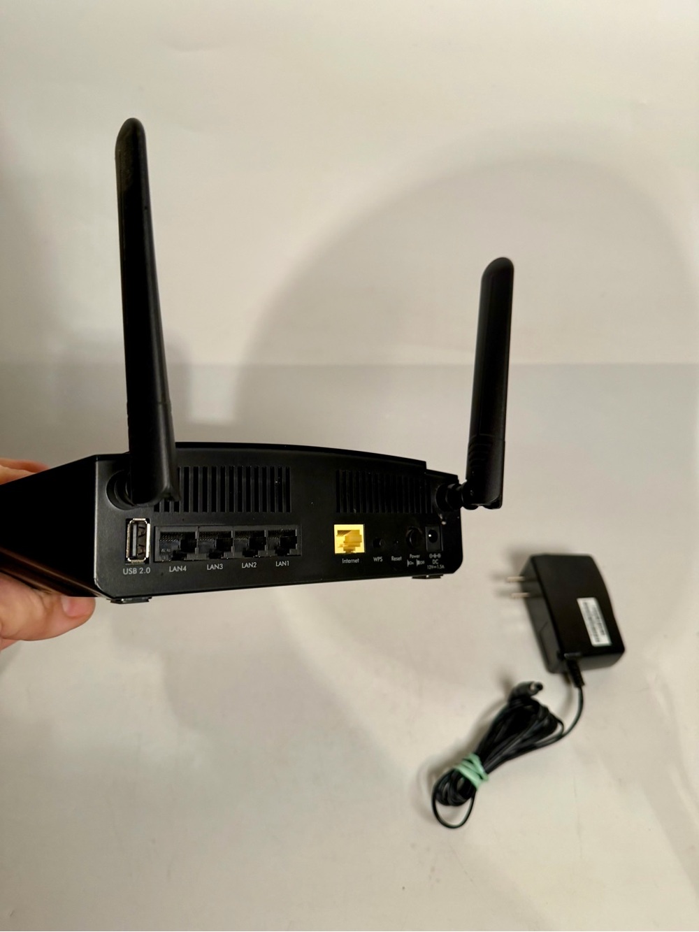NETGEAR - R6260 - AC1600 Wireless Dual-Band Gigabit Wifi Router - Picture 6 of 8